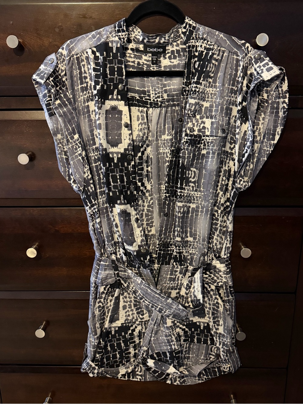 bebe Black and Gray Patterned Blouse